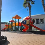 Simon And Ami Aparments Коральео