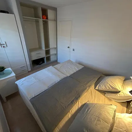 Simon And Ami Aparments アパート