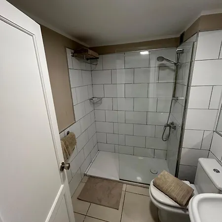 Simon And Ami Aparments アパート