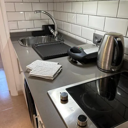 Simon And Ami Aparments