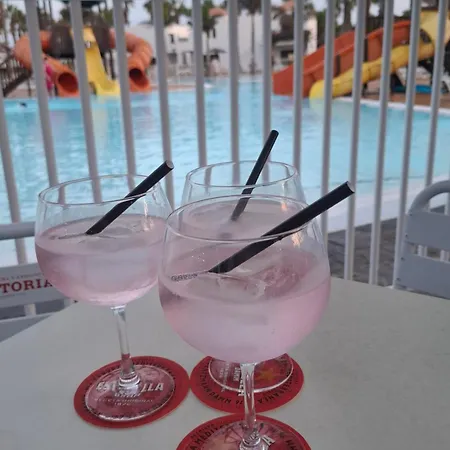 Simon And Ami Aparments